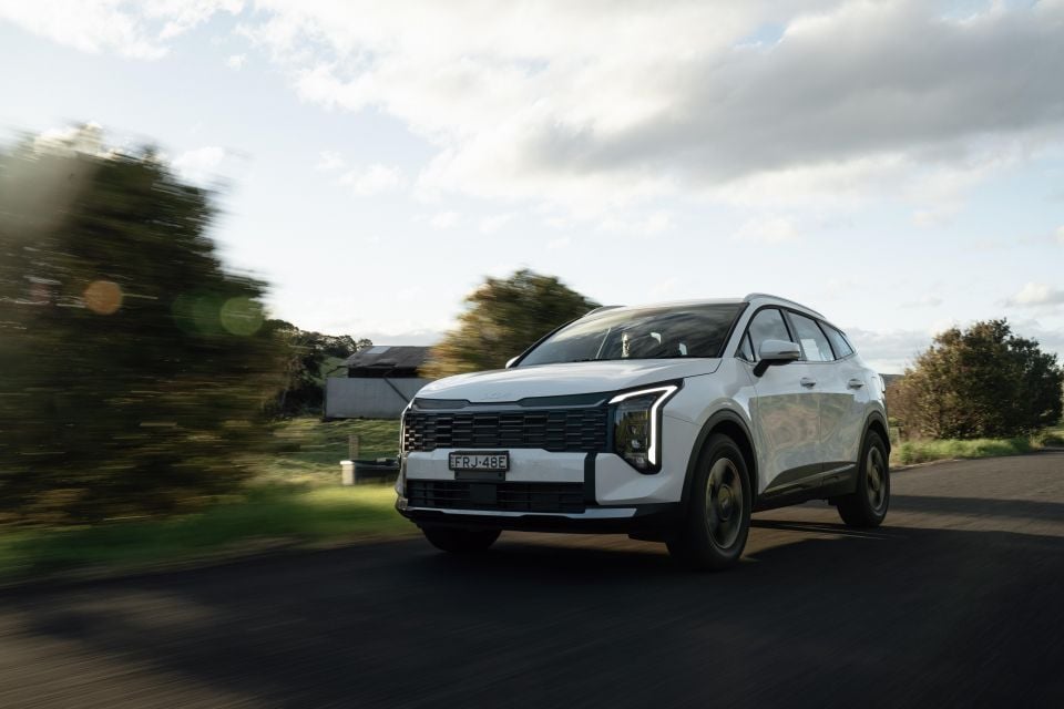 Sportage S shown